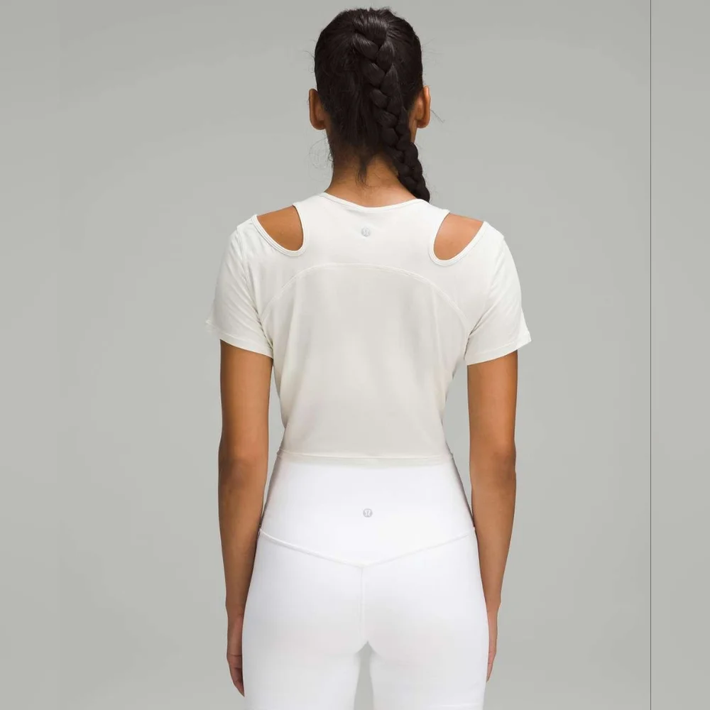 NWT Lululemon Shoulder Cut-Out Yoga Cropped Short Sleeve T-Shirt in Bone Size 6